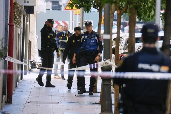Escena de tiroteo en calle de Madrid, España, donde hirieron a político español Vidal-Quadras.
