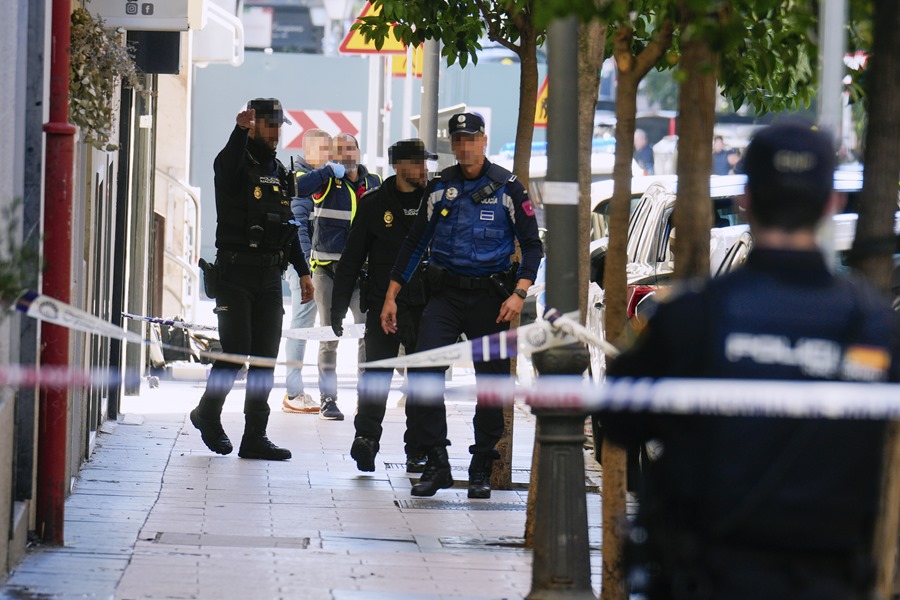 El político español Vidal-Quadras resulta herido al ser tiroteado en una calle de Madrid