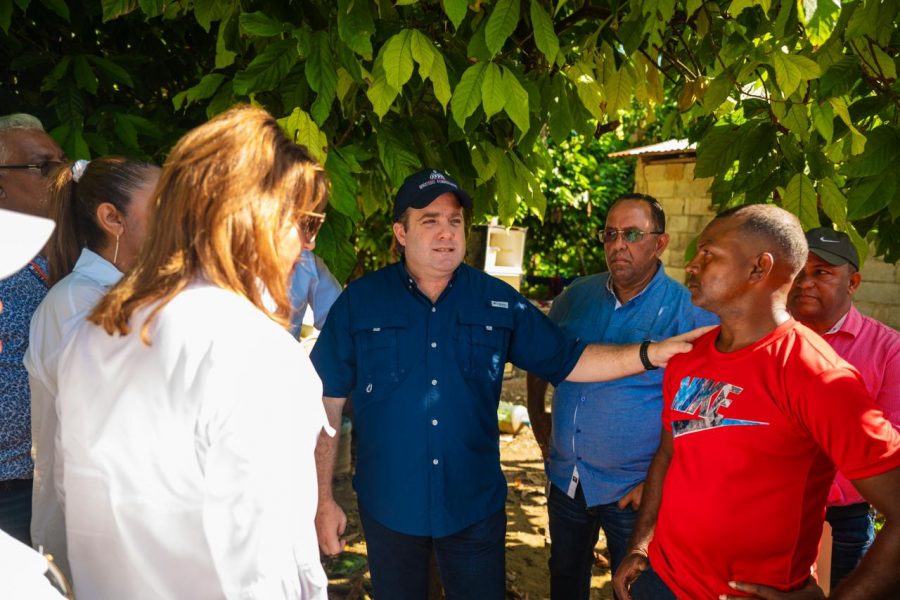 Ministro José Paliza visita Arenoso con ayudas para las familias afectadas por las lluvias
