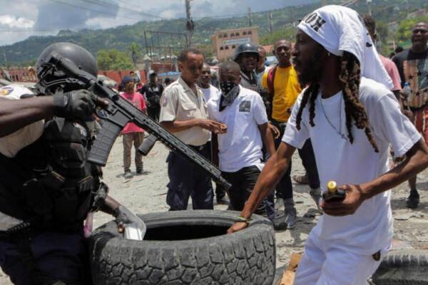 Autoridades haitiana se enfrenta a pandillas de Haití. FOTO: Fuente externa.