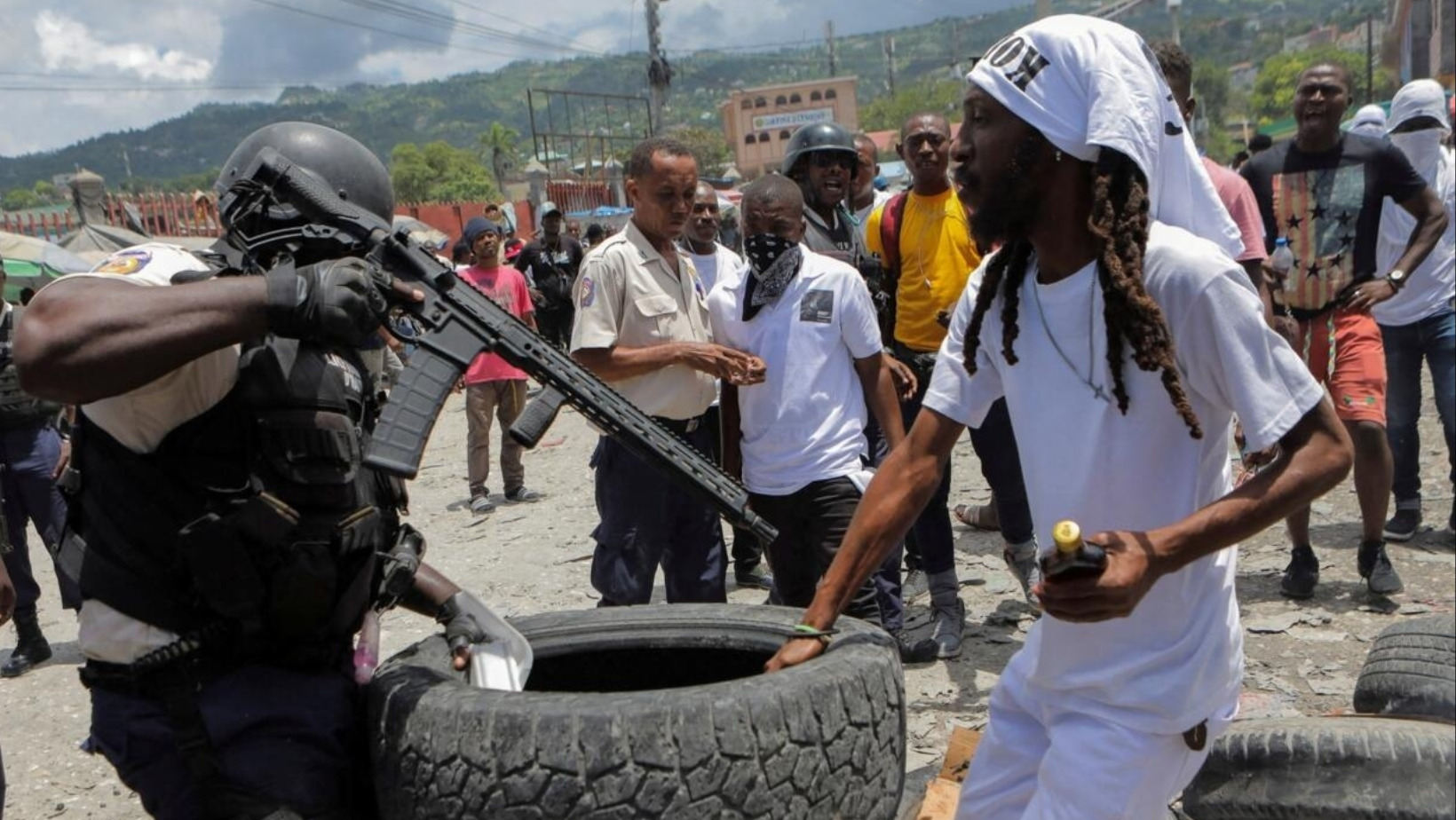 Autoridades haitiana se enfrenta a pandillas de Haití. FOTO: Fuente externa.