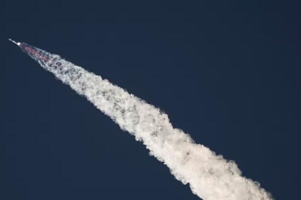 La nave espacial Starship de SpaceX sale al espacio para un vuelo de prueba desde la plataforma de lanzamiento Starbase en Boca Chica,Texas. Foto: fuente externa.
