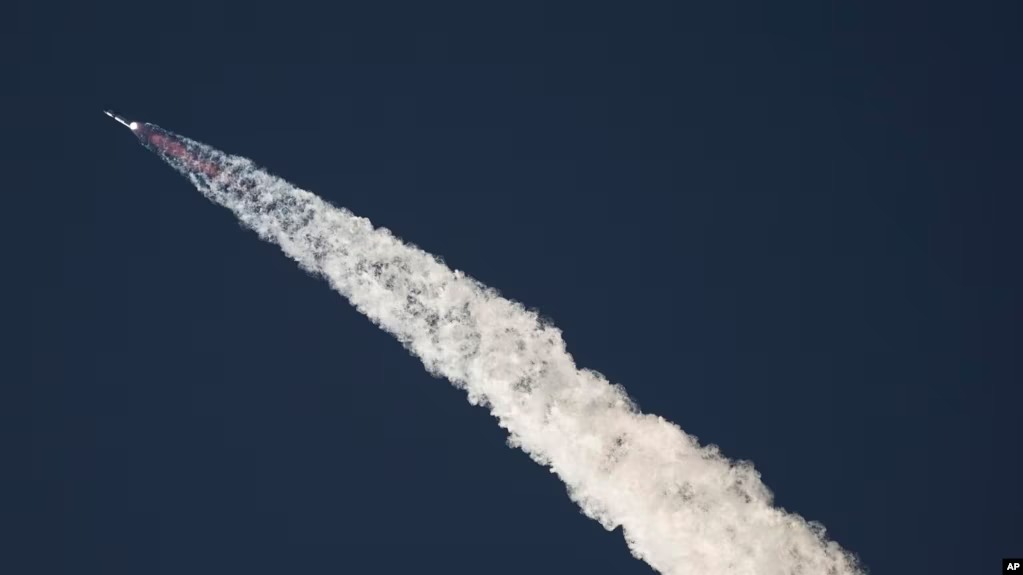 La nave espacial Starship de SpaceX sale al espacio para un vuelo de prueba desde la plataforma de lanzamiento Starbase en Boca Chica,Texas. Foto: fuente externa.