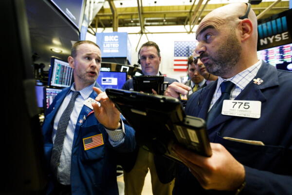 Grupo de Wall Street confirmando alza en las acciones argentinas. Foto: fuente externa. 