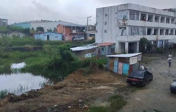 Escuela de Los Alcarrizos inundada. / Fuente Interna.