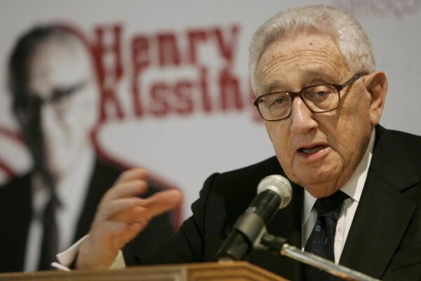 Fotografía tomada en mayo de 2006, en la que se registró al exsecretario de Estado de Estados Unidos entre 1973 y 1977, Henry Kissinger, durante una conferencia, en Lisboa (Portugal). Foto: fuente externa.