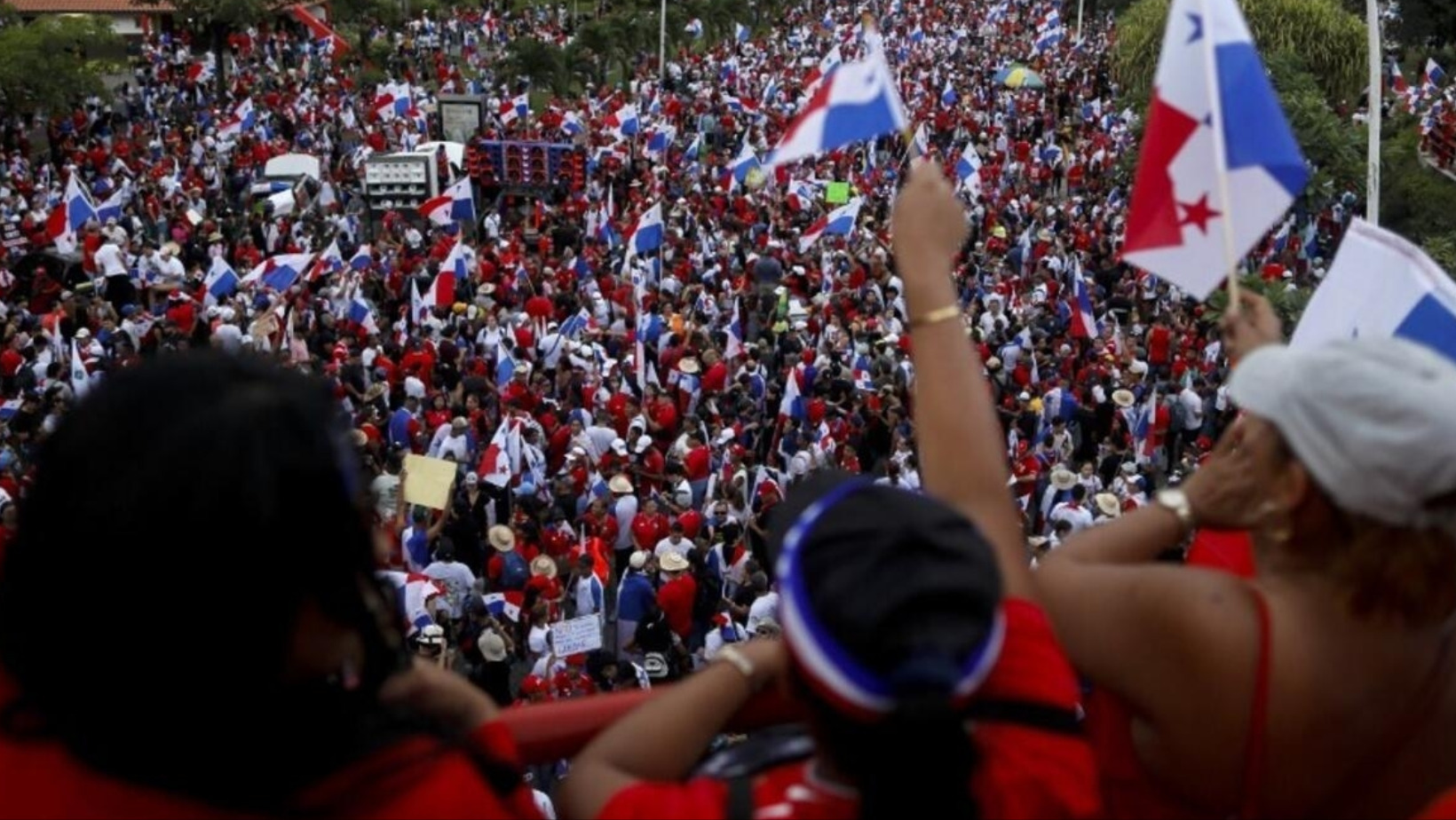 Panameños celebrando los 202 años de independencia de España. FOTO: Fuente externa.