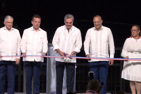 Presidente Abinader corta cinta en inauguracion de  la feria. FOTO: CDN Digital