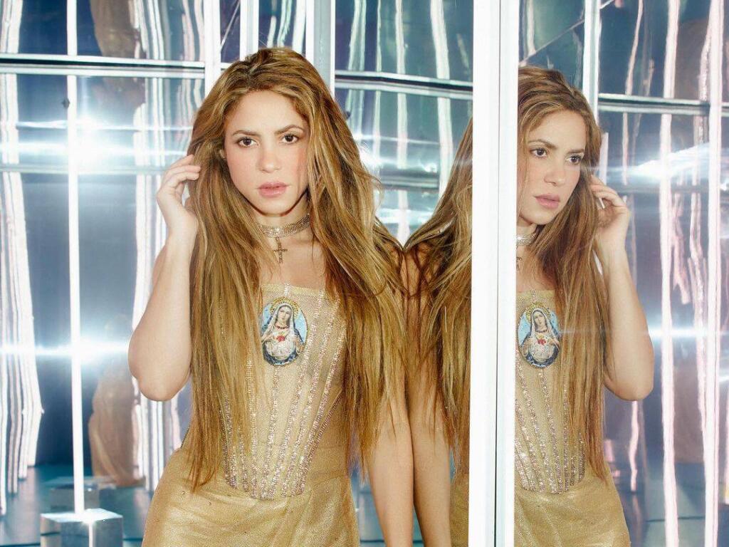 Qué significa la Virgen que llevó Shakira a los Latin Grammy 2023