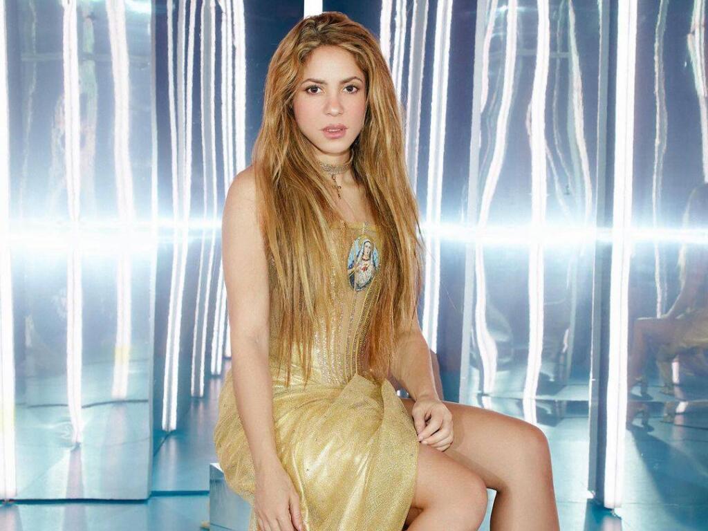Qué significa la Virgen que llevó Shakira a los Latin Grammy 2023
