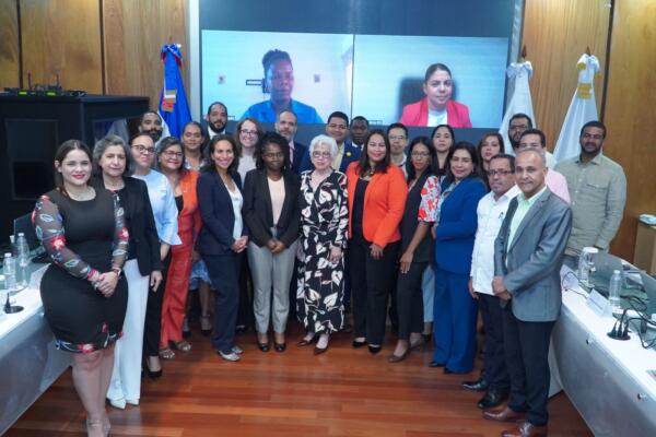 Representates de la República Dominicana y evaluadores de UNOCD en evaluación de medidas en contra de la corrupcion. Fuente externa. 