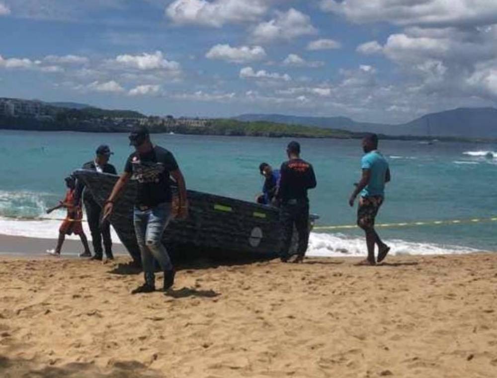 Fallece turista italiano mientras nadaba en playa de Montecristi 