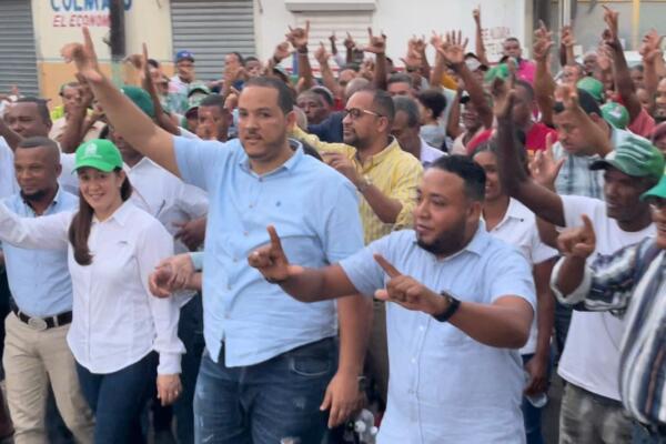 Dirigentes pasan a apoyar candidato a Regidor Johan Mejia en Cotuí. (Foto: Dauly Reyes)