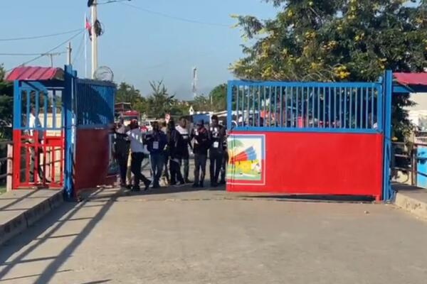 Autoridades haitianas abren puertas de su frontera