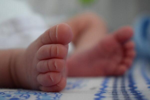 Pies de bebé recién nacido (Foto de fuente externa).