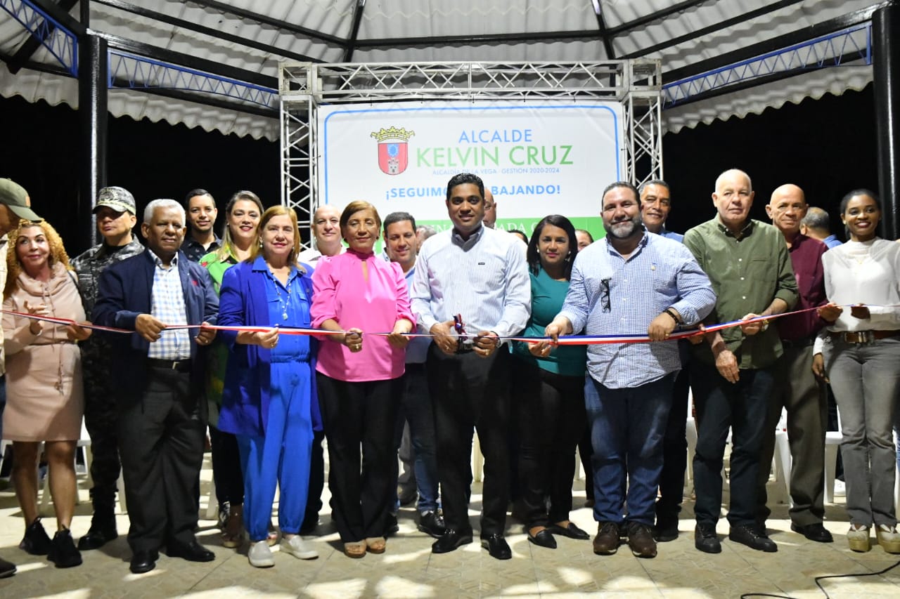 Alcalde Kelvin Cruz inaugura parque en Las Uvas con inversión de RD$ 10MM