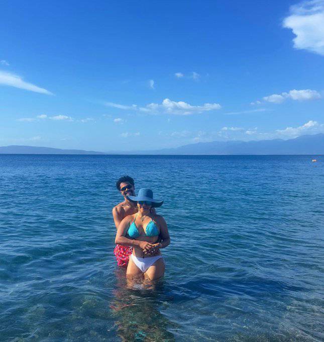 La Condesa fija posición sobre su candente foto viral en la playa
