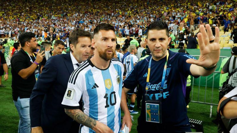 Disturbios llevaron a Messi a sacar jugadores de la selección argentina del campo de juego