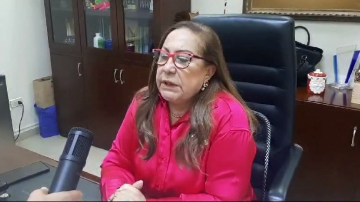 Gobernadora Rosa Santos expresa comercio funciona con normalidad en Santiago