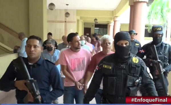 Miembros de la Policía Nacional trasladan implicado en caso Colibrí. (FOTO: fuente interna)
