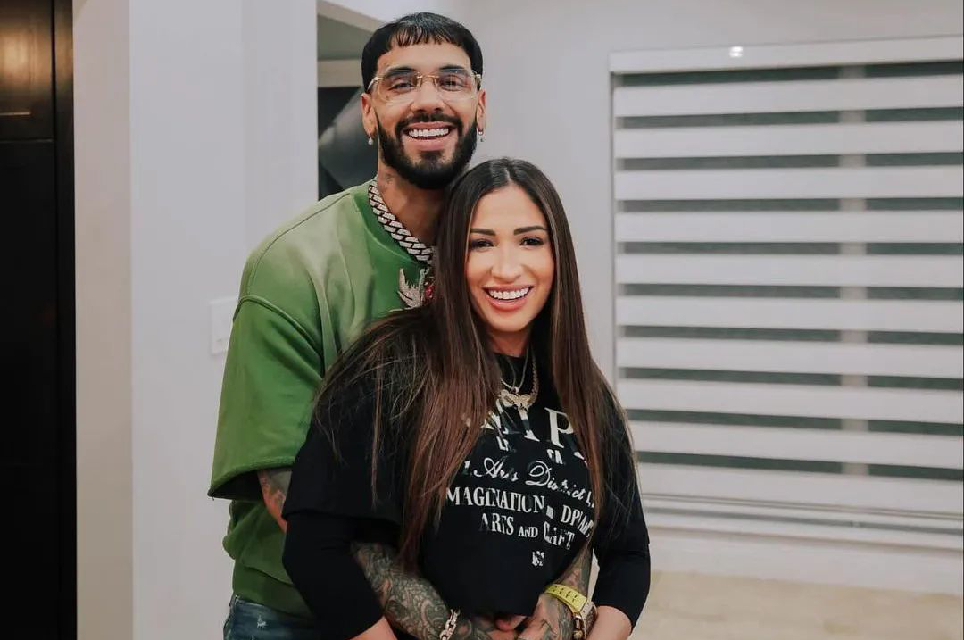 Anuel AA defiende a su novia de los que la acusan de ser trans