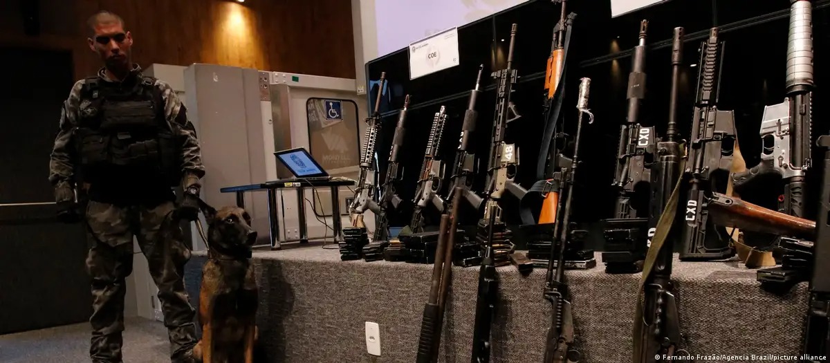 Armas confiscadas por la Policía de Rio de Janeiro. Foto: fuente externa.