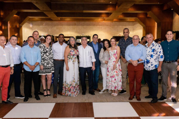 Equipo directivo de Cap Cana junto al presidente del consejo y el presidente ejecutivo. FOTO: Fuente externa