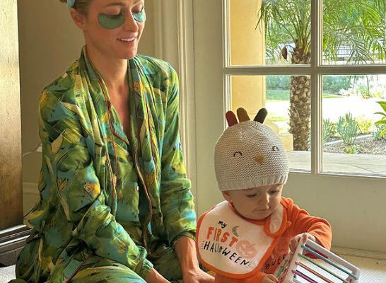 La modelo y empresaria Paris Hilton junto a su hijo Phoenix. Foto: Fuente externa. 