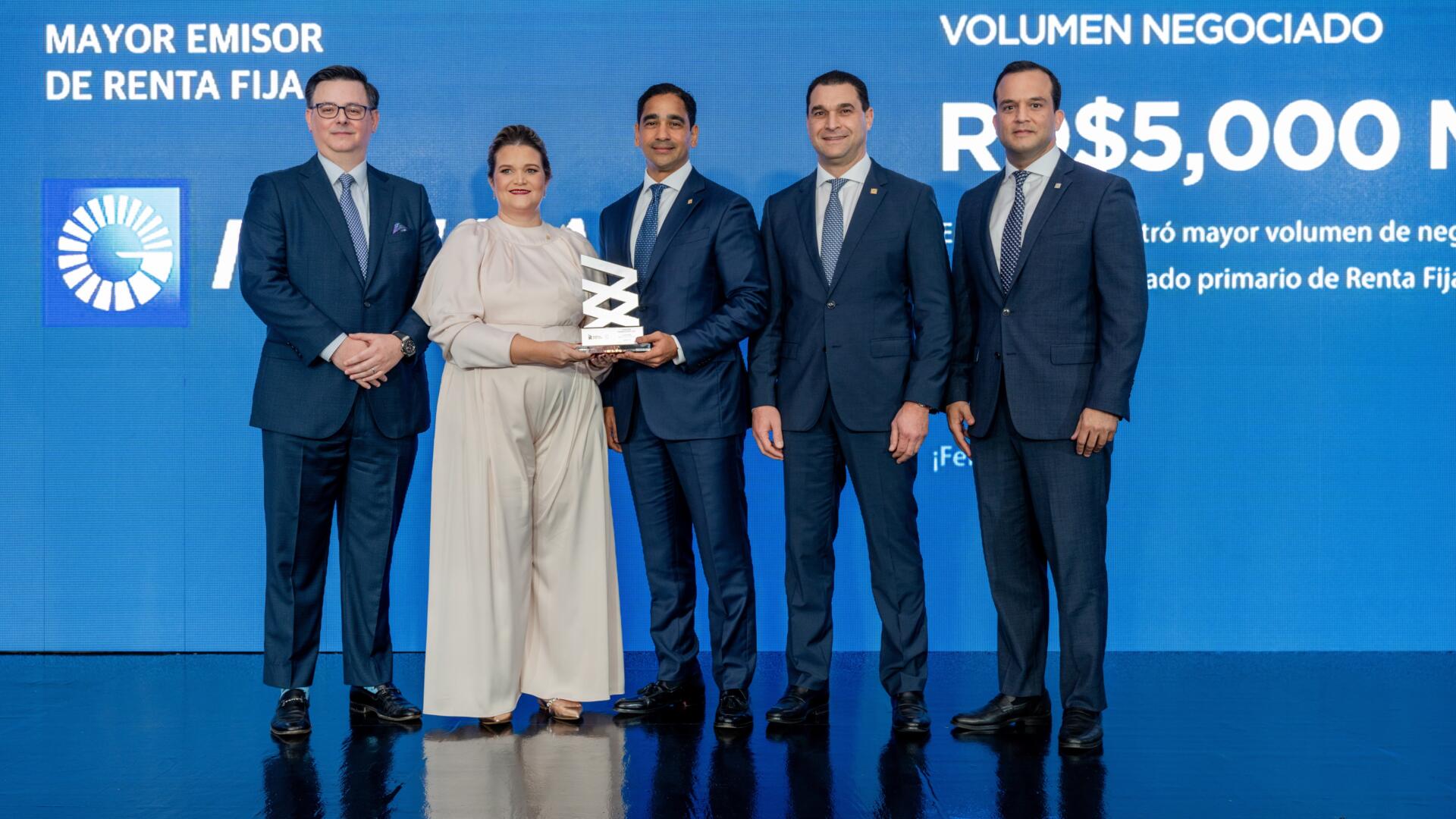 Ejecutivos del Banco Popular reciben galardón Foto: fuente externa
