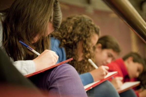 En España, estudiantes de nivel inicial y secundario muestran un déficit educacional, según informe de PISA. FOTO: Fuente externa