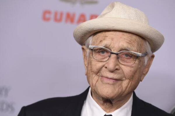 Norman Lear destacado guionista, director y productor que revolucionó la televisión con 