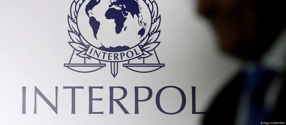 Logo de la Interpol, con sede en Lyon, Francia. Foto: fuente externa.