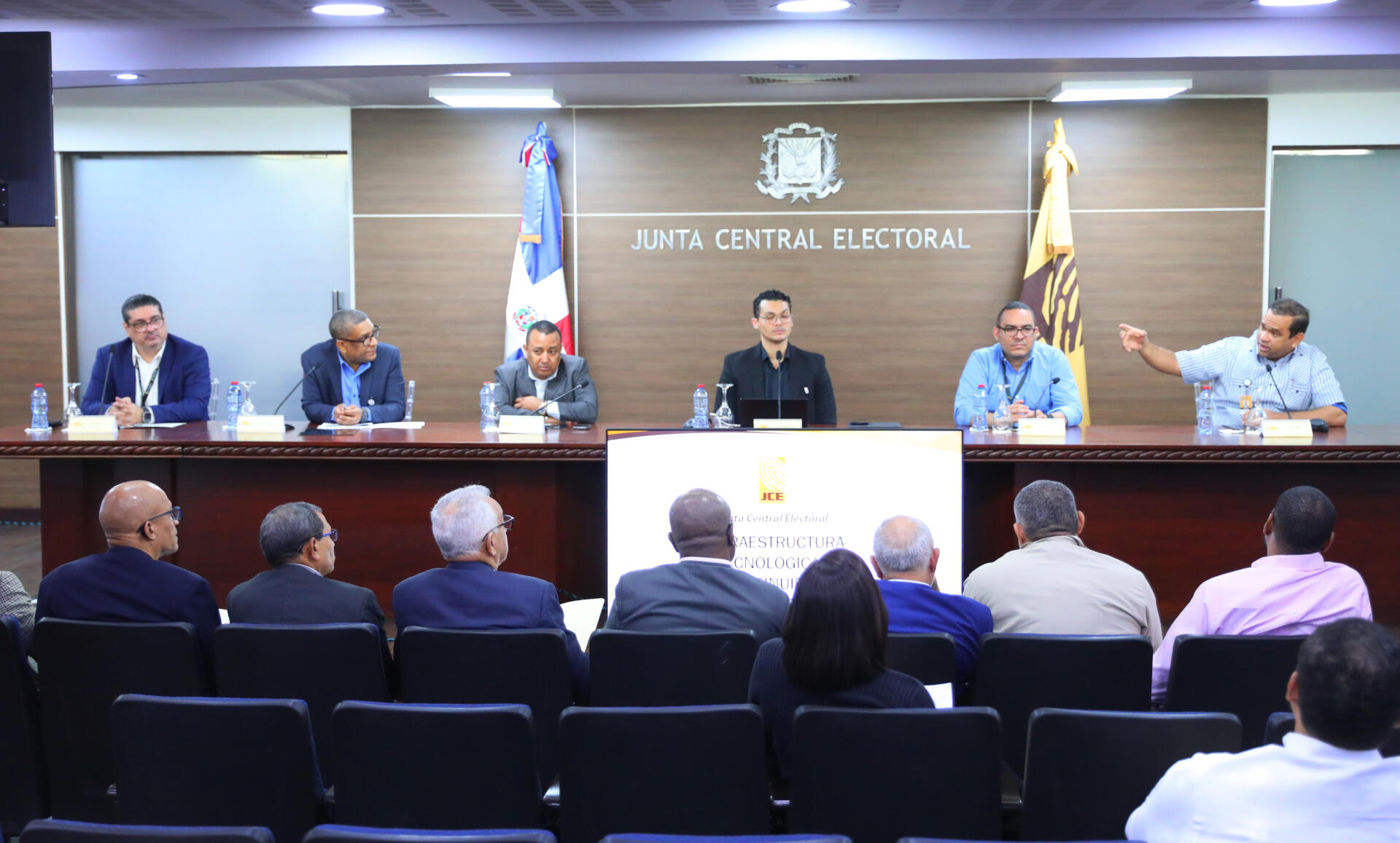 JCE trata con partidos políticos seguridad e infraestructura tecnológica para elecciones 2024