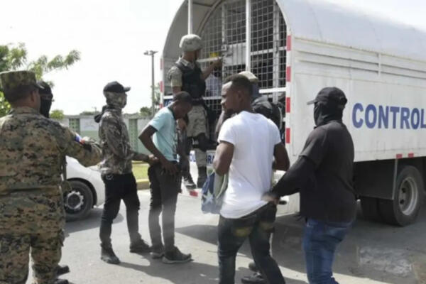 Nacionales haitianos repatriados a su país de origen. FOTO: Fuente externa