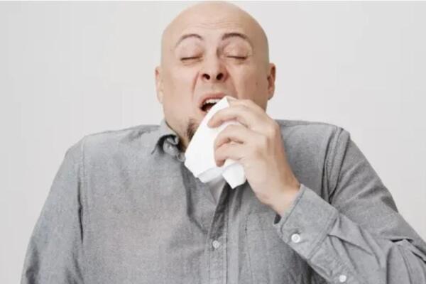 Hombre de 30 años de edad se perforó la traquea por aguantar estornudo. Fuente: externa.