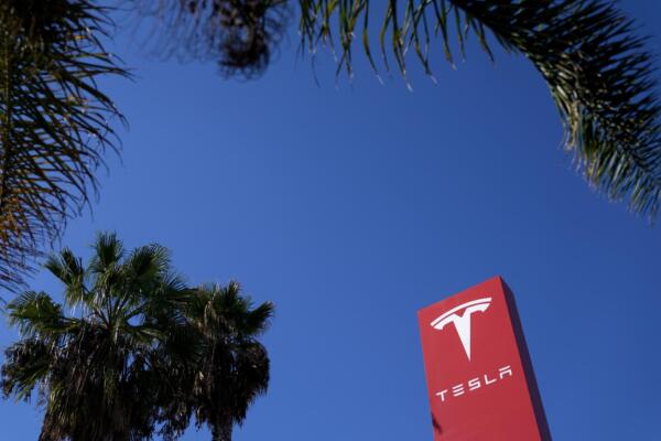 Logo de Tesla en Buens Park, California (EE.UU.). Foto: fuente externa.