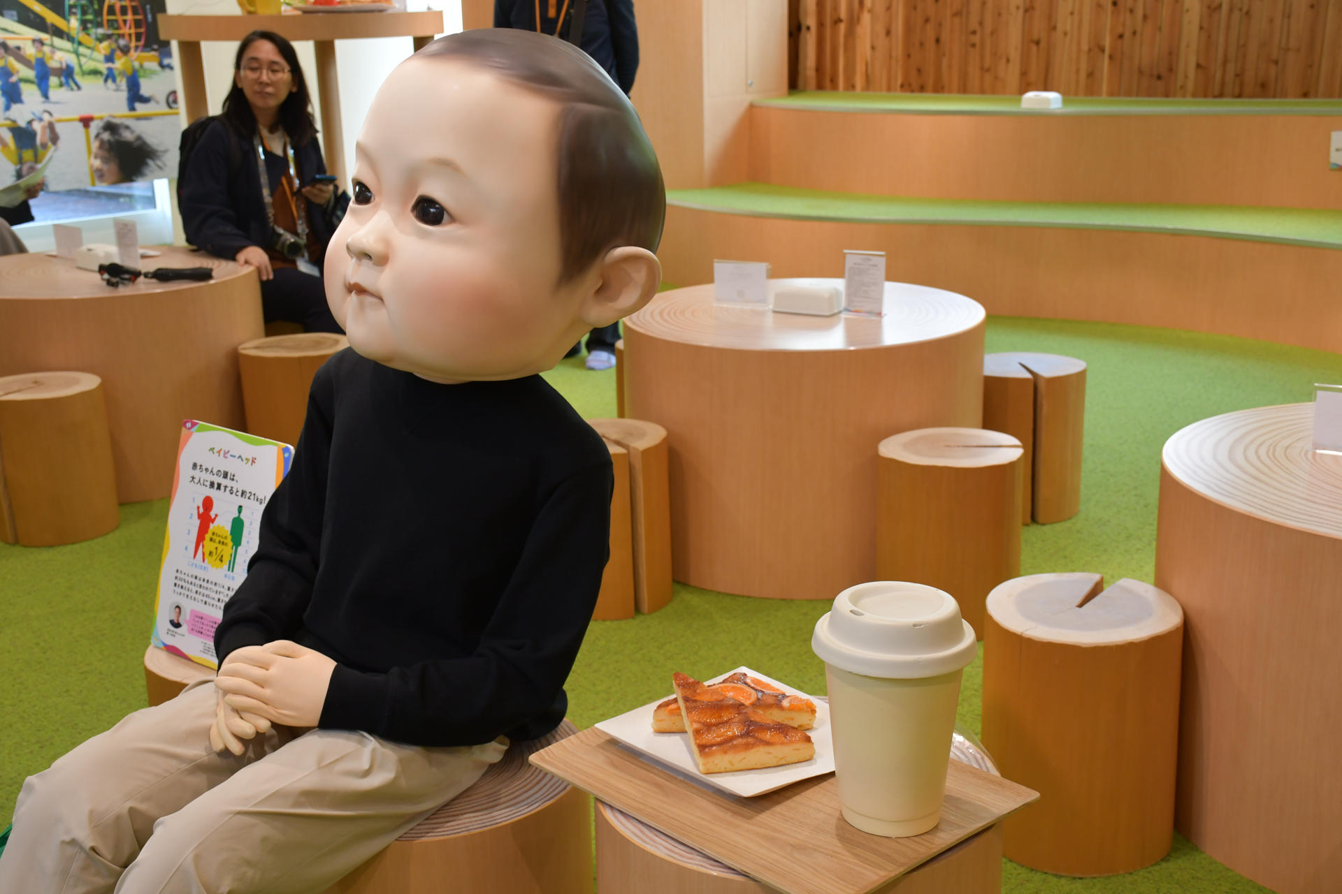 Café Tokiota en Japón, donde les permiten a sus usuarios experimentar lo que supone ser bebé por un día. Foto: fuente externa.