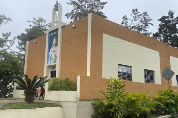Entregan Iglesia remozada en Jarabacoa. (Foto: Fuente Externa)