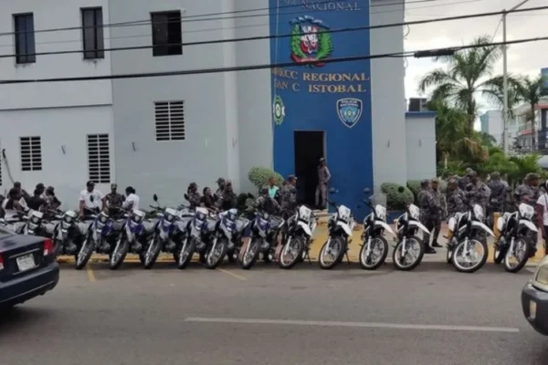 Donan 15 motocicletas a la dirección Regional San Cristóbal. (CDN digital). 