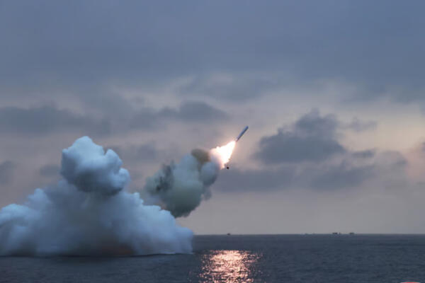 Misil de crucero lanzado por Corea del Norte hacia el Mar Amarillo. Foto: Fuente externa