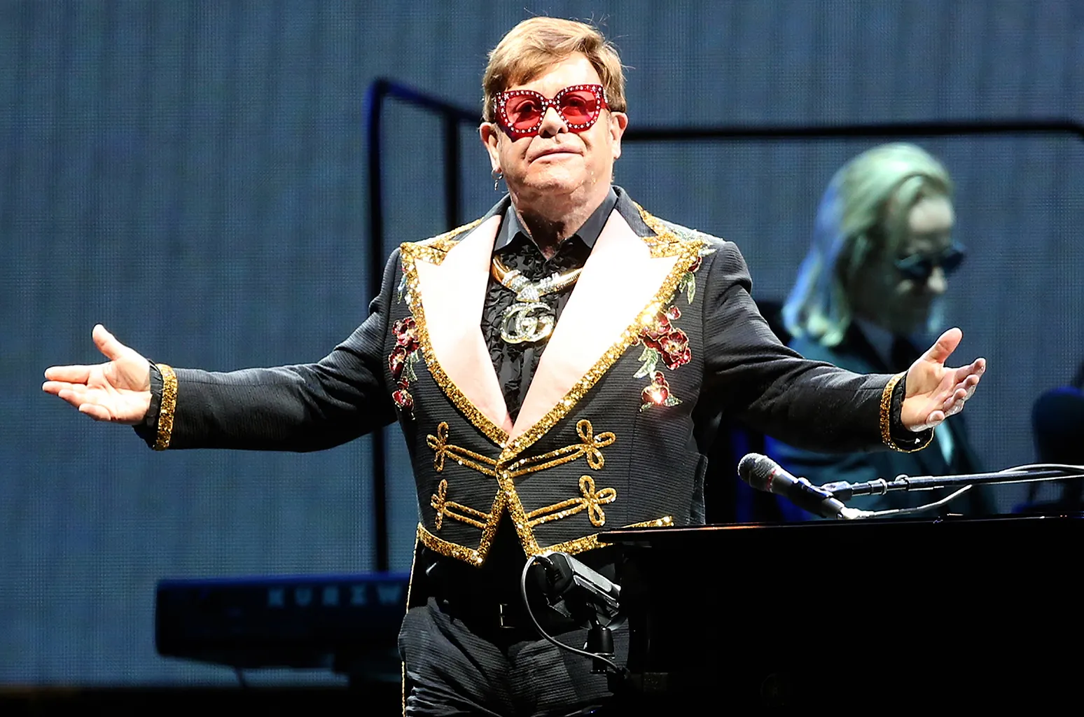Elton John se convierte en un artista EGOT al ganar su primer Emmy