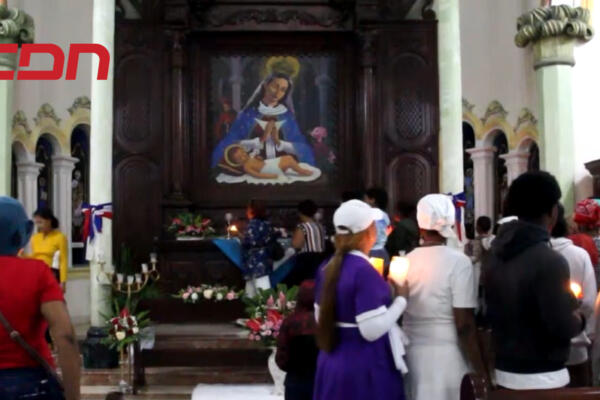 Sanjuaneros profesan su fe en la patrona de los dominicanos. (Foto: CDN digital) 