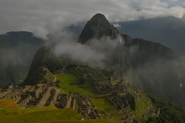 Patrimonio Cultural de la Humanidad desde 1983, Machu Picchu, ubicado a 130 kilómetros de la ciudad de Cusco y a 2.438 metros de altura, fue construido en el siglo XV por orden del emperador inca Pachacútec (1438-1470). Foto: fuente externa.