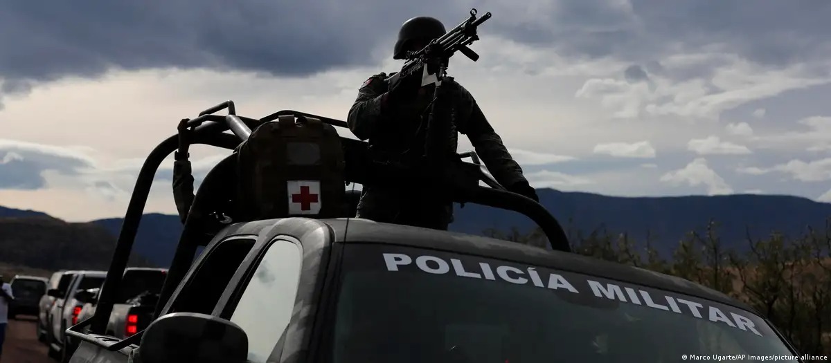 Las autoridades estatales de Sonora desplegaron un operativo de seguridad en la zona rural de Hermosillo para capturar a siete sicarios que lograron huir. Foto: fuente externa.