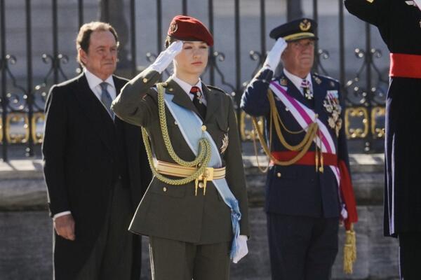 Princesa Leonor en la Pascua Militar vistiendo uniforme. Foto: Fuente externa. 