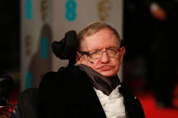 Stephen Hawking, participó en una orgía con menores de edad. Fuente: externa.