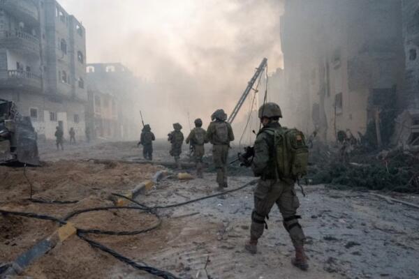 Soldados israelíes operan en la Franja de Gaza en medio del conflicto entre Israel y Hamás. Foto: fuente externa.
