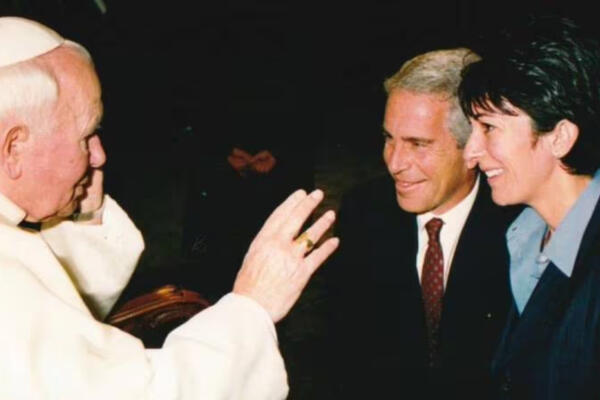 La foto del Papa Juan Pablo II de la que hablan en la lista de Jeffrey Epstein. FOTO: Fuente externa