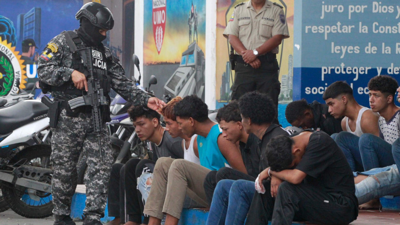 Algunos de los malhechores detenidos por las autoridades ecuatorianas. FOTO: Fuente externa
