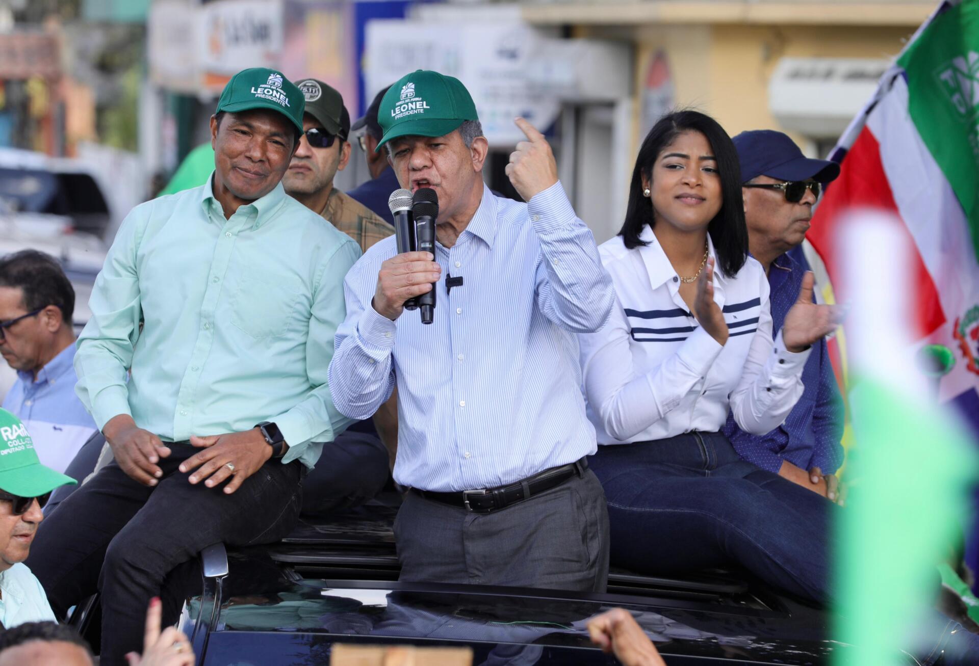 Leonel Fernández, en el acto de presentación de candidatos municipales. (Foto: Fuente externa).